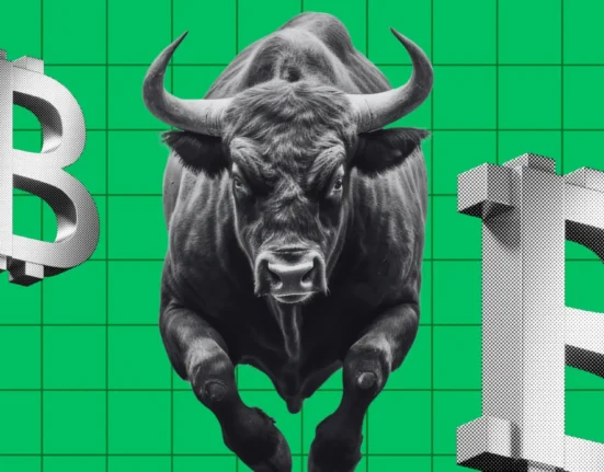 Bitcoin quietly ignites a bull run as attention stays on stocks